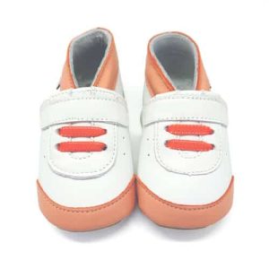 CHAUSSONS CUIR SOUPLE BASKETS BLANCHES ET ORANGES